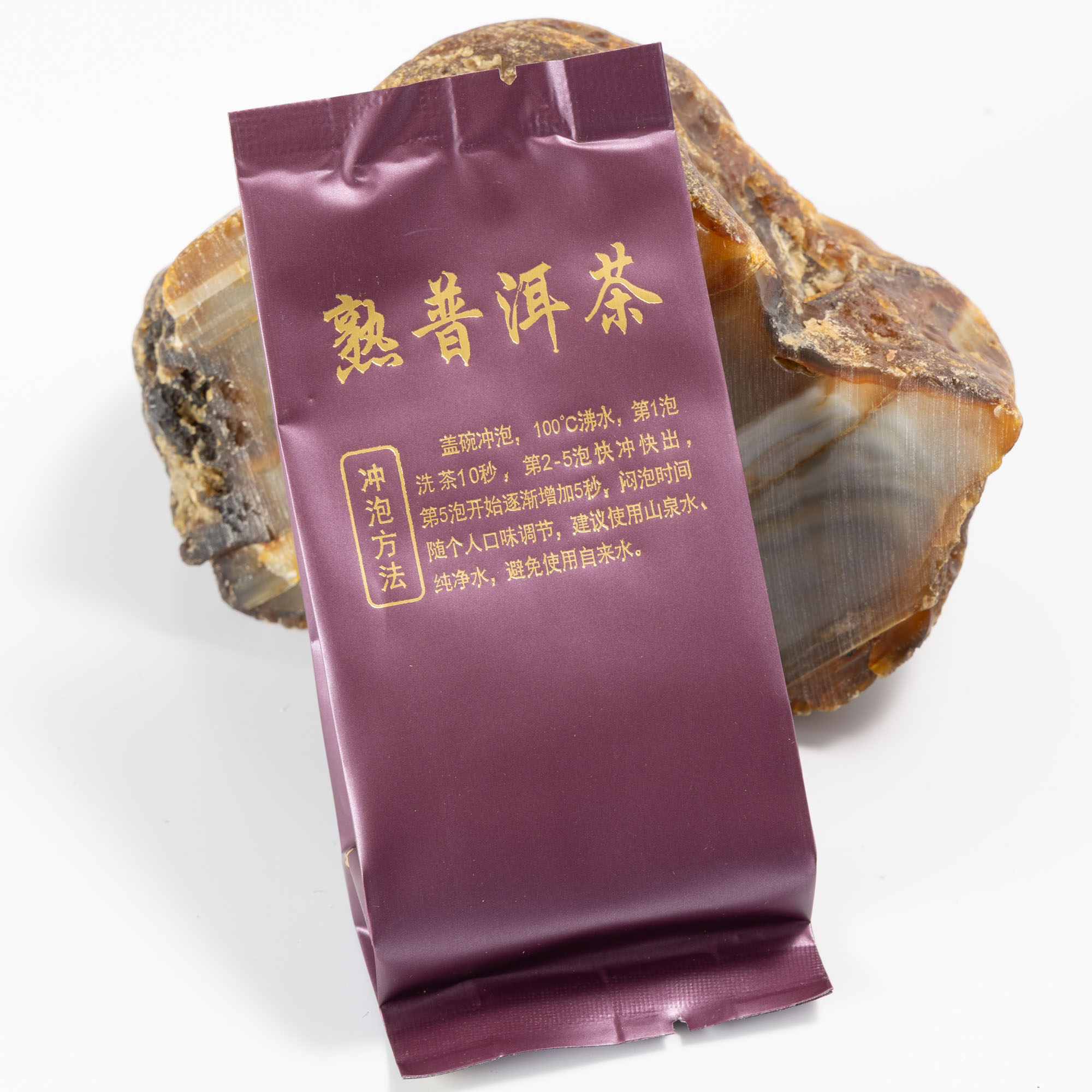 Шу Пуер — витриманий (заварений) пуер, також відомий як «темний пуер» або «постферментований». Шу пуер