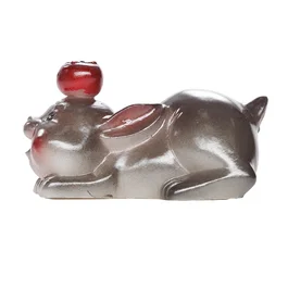 Білий кролик, змінює колір